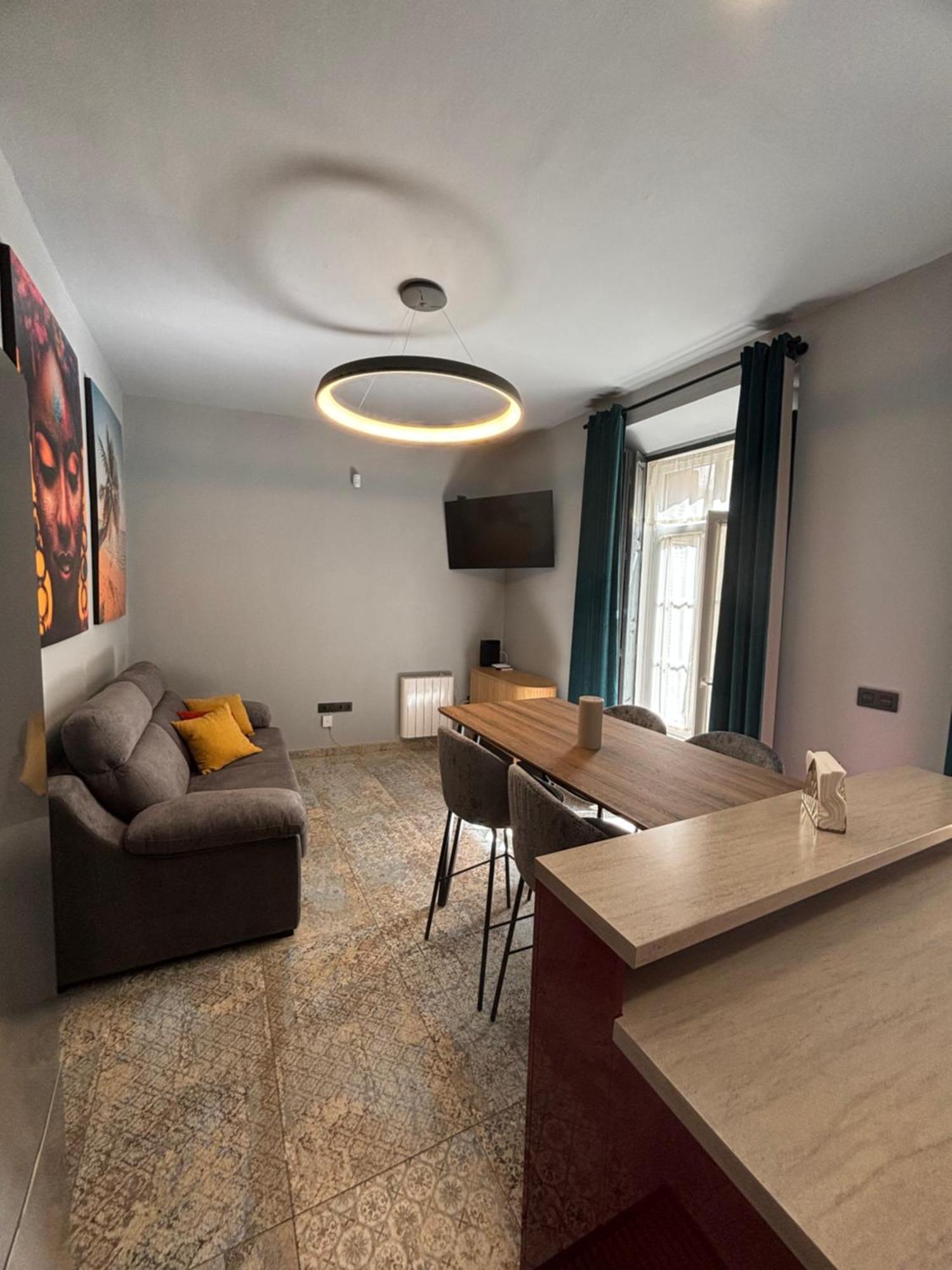 Apartment Alma De Malaga 2Br Stay With Art History & Comfort In The Heart Of The City